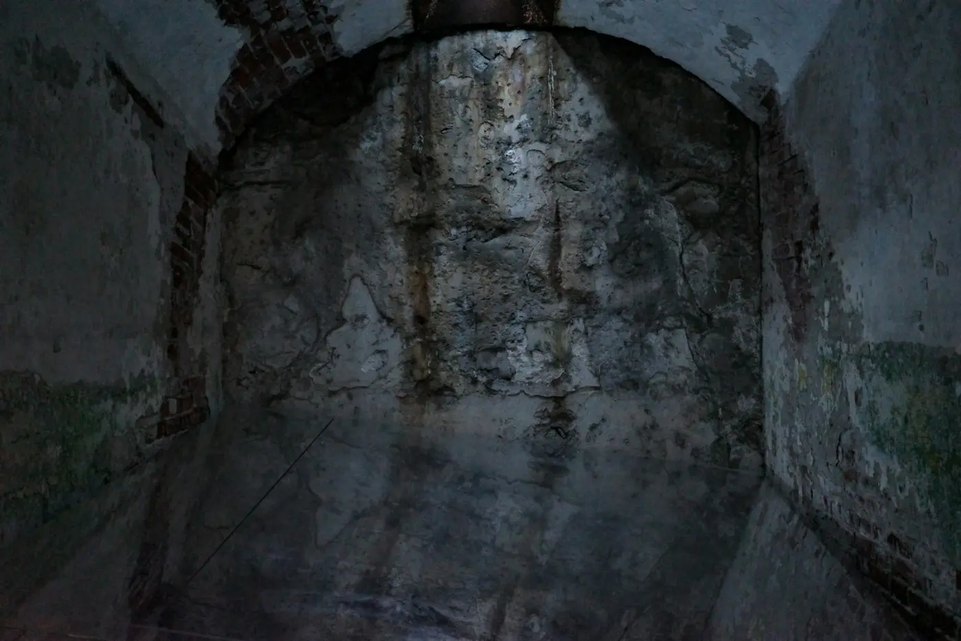 Feuchter Kellerbereich mit Schimmelrisiko in Wien